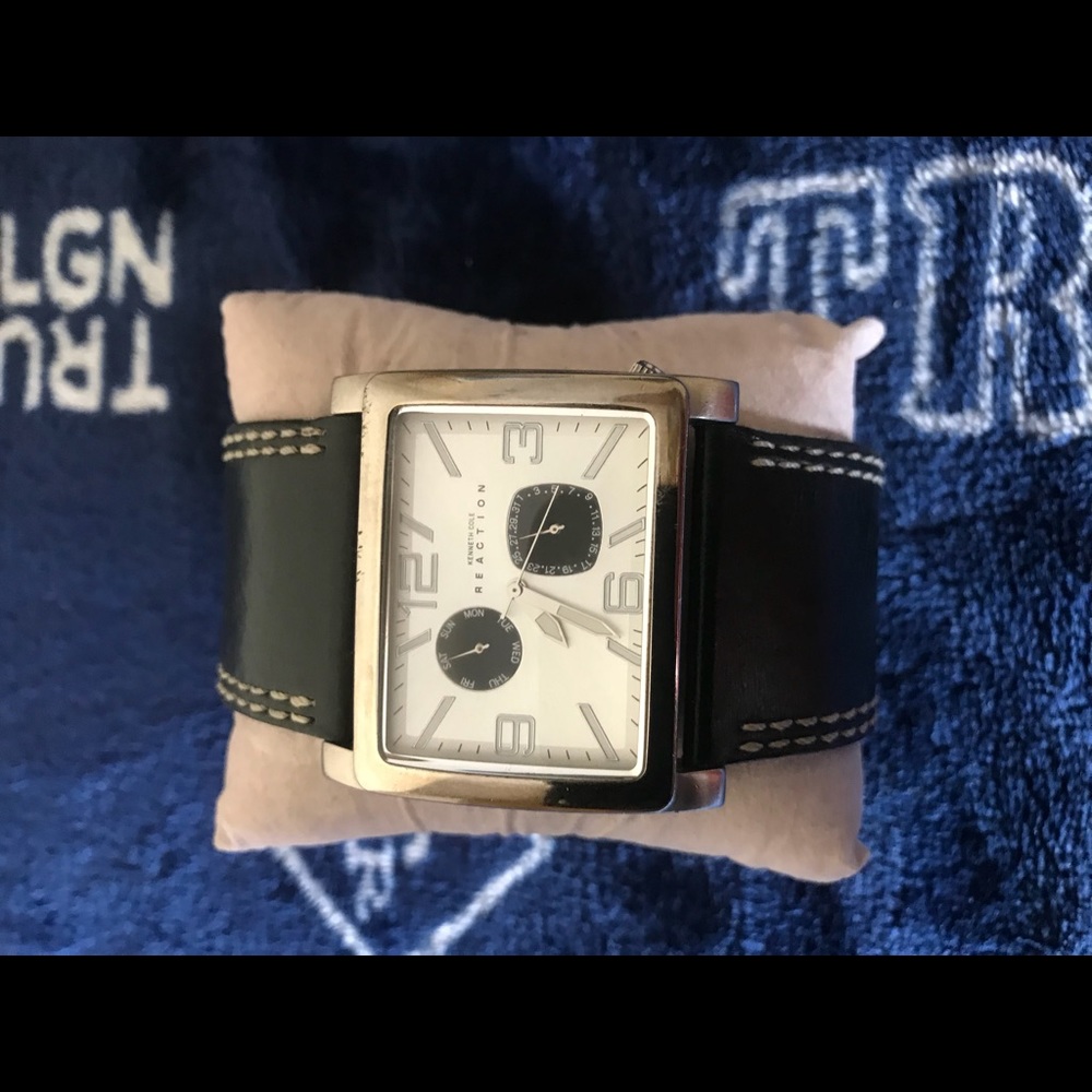 Kenneth Cole Leather Men’s Watch